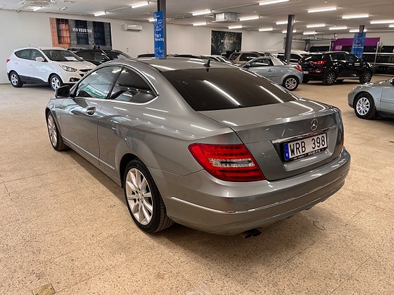 Mercedes-Benz C180 4 of 5