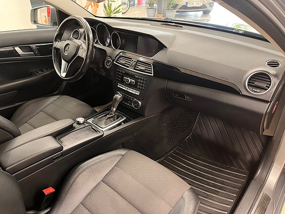 Mercedes-Benz C180 12 of 14