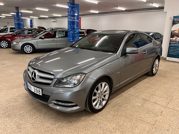 Mercedes-Benz C180 3 of 5