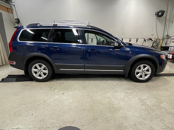 Volvo XC70 2 of 10