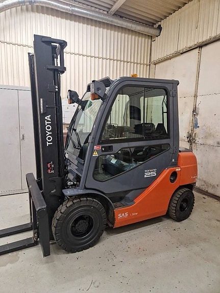 Toyota 02-8 FDF 25.  956 tim