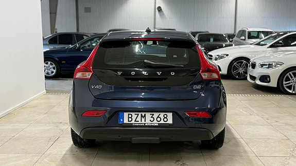 Volvo V40 8 of 30