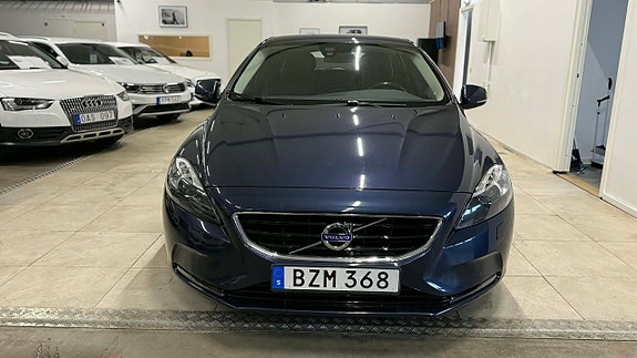 Volvo V40 2 of 30