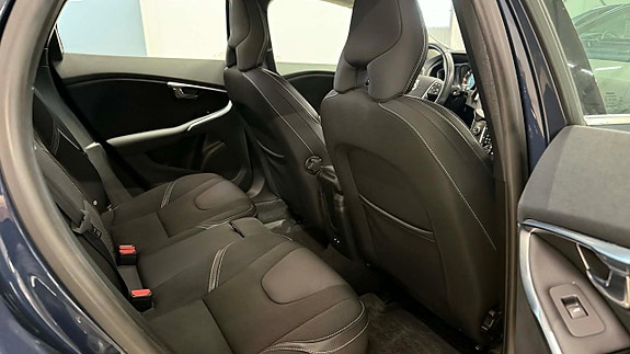 Volvo V40 22 of 30