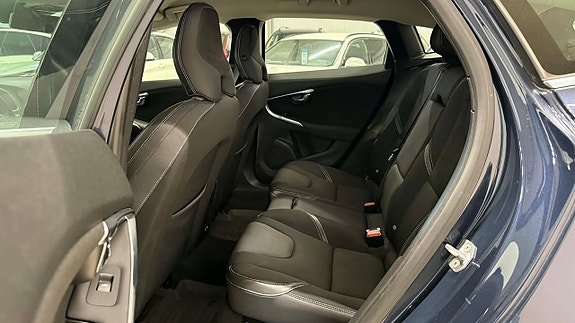 Volvo V40 24 of 30