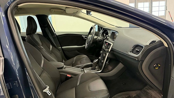 Volvo V40 26 of 30