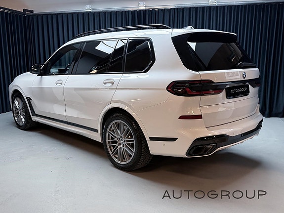 BMW X7 3 of 11