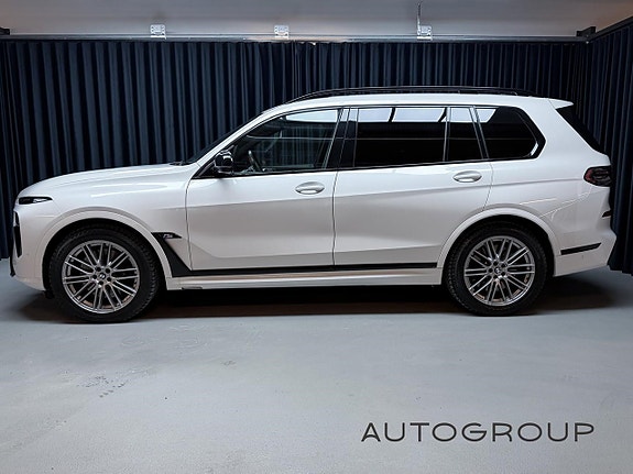 BMW X7 2 of 11