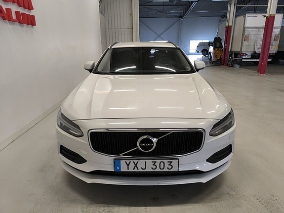 Volvo V90 2 of 5