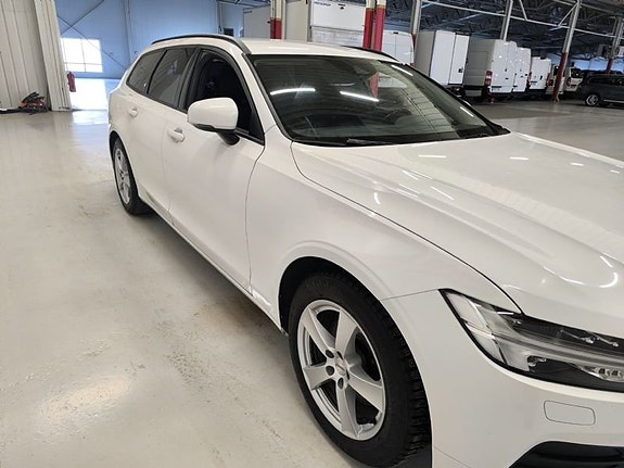 Volvo V90 3 of 5