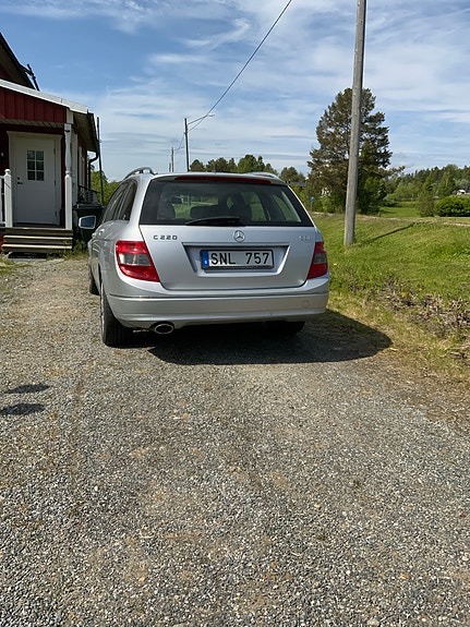 Mercedes-Benz C220 2 of 2