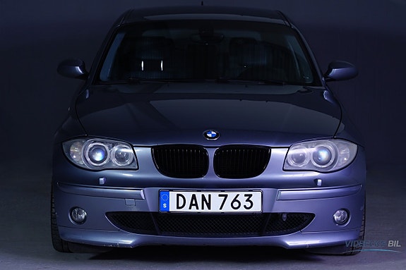 BMW 120d 2 of 5