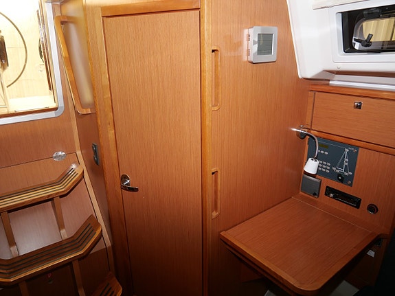 Bavaria 33 6 of 21