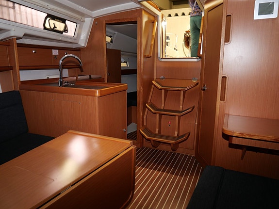Bavaria 33 4 of 21
