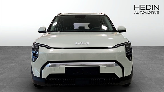 Kia EV3 2 of 12