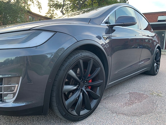 Tesla Model X 16 of 20