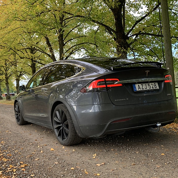 Tesla Model X 2 of 5
