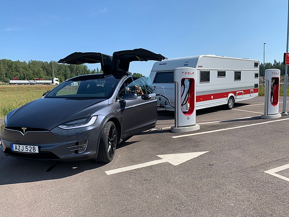 Tesla Model X 17 of 20