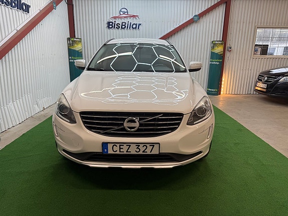 Volvo XC60 2 of 18