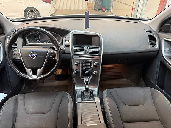 Volvo XC60 13 of 18