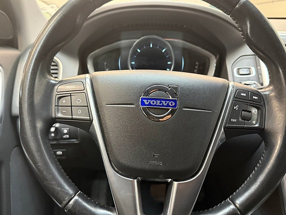 Volvo XC60 14 of 18