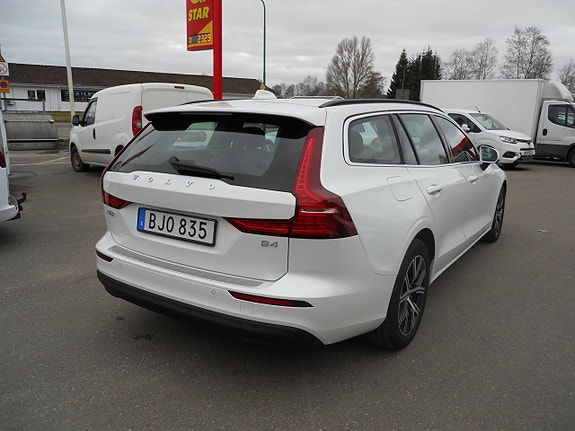 Volvo V60 2 of 5
