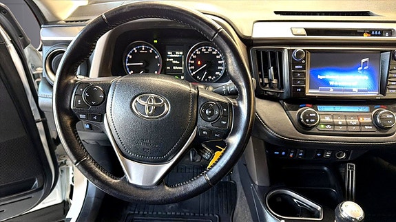 Toyota RAV4 10 of 12