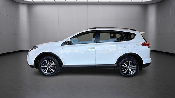 Toyota RAV4 8 of 12