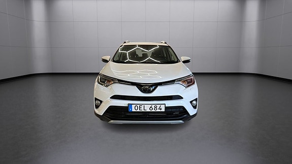 Toyota RAV4 2 of 5
