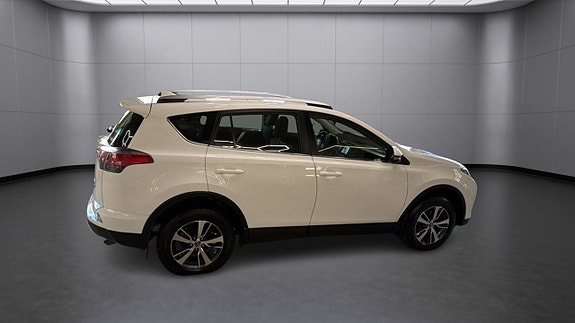 Toyota RAV4 4 of 5