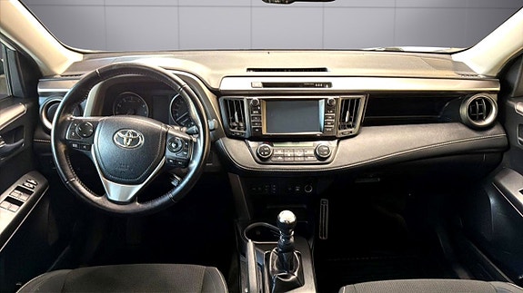 Toyota RAV4 9 of 12