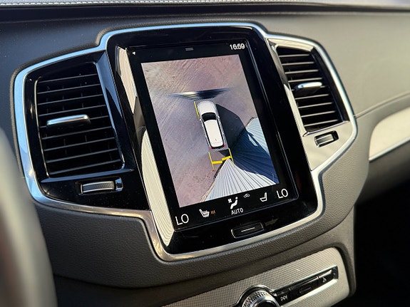 Volvo XC90 18 of 27