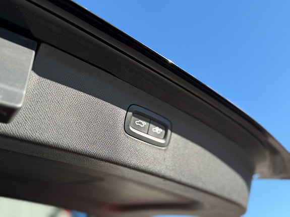 Volvo XC90 10 of 27