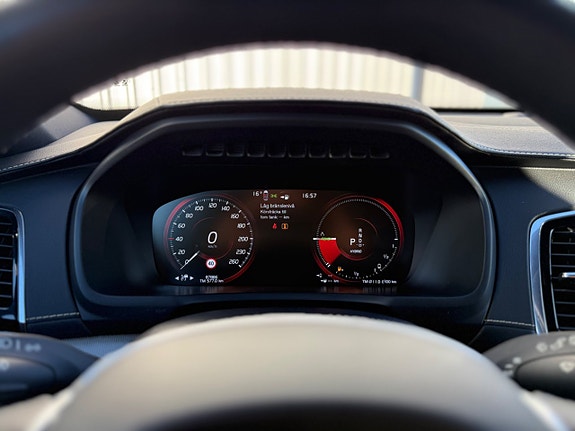 Volvo XC90 16 of 27