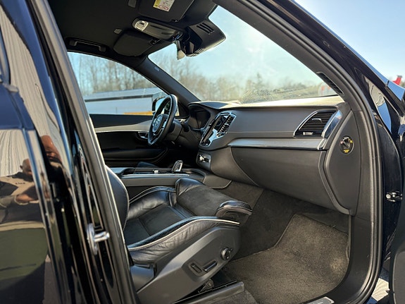 Volvo XC90 25 of 27