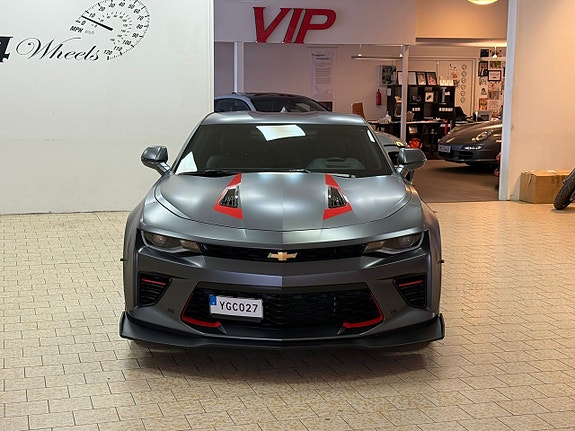 Chevrolet Camaro 10 of 26