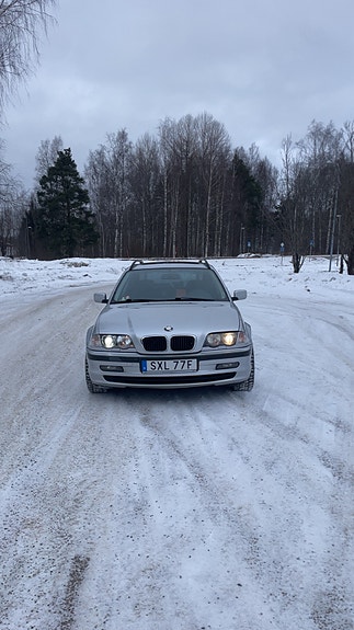 BMW 330d 3 of 6