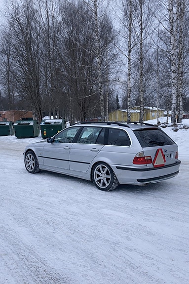 BMW 330d 4 of 6