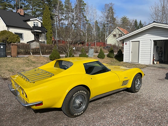 Chevrolet Corvette 4 of 5