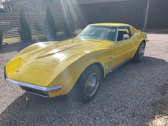 Chevrolet Corvette 2 of 5