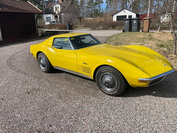 Chevrolet Corvette 3 of 5