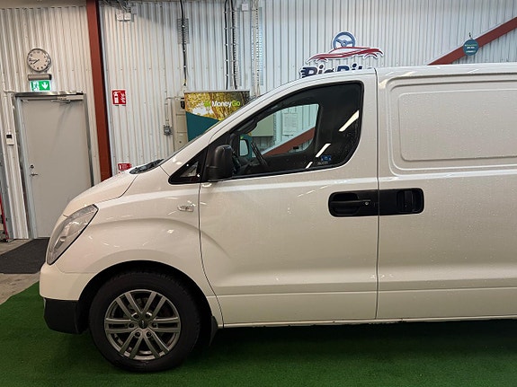 Hyundai H-1 5 of 5