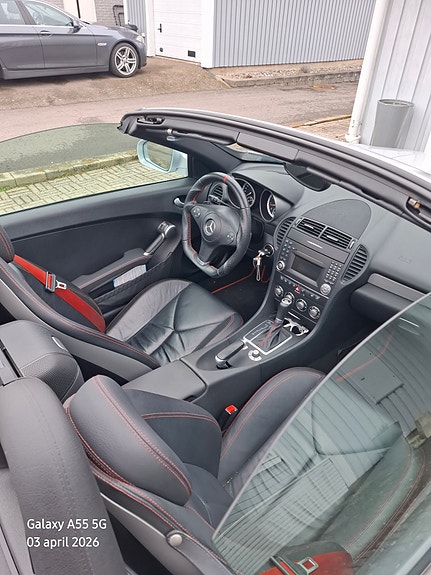 Mercedes-Benz SLK350 4 of 5