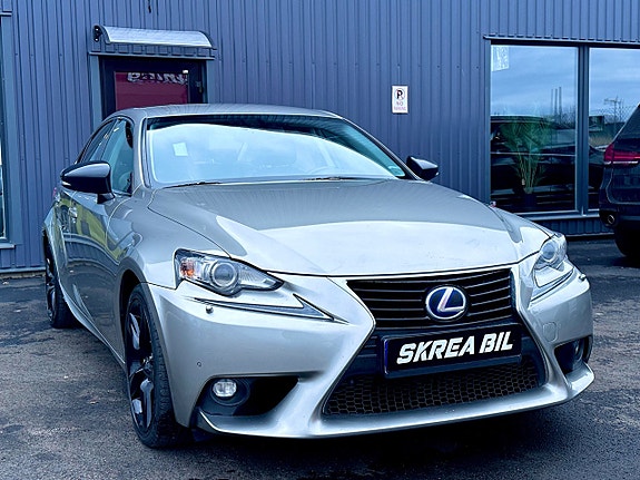 Lexus IS300h 3 of 22