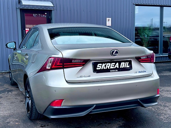 Lexus IS300h 9 of 22