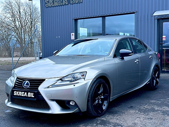 Lexus IS300h 6 of 22