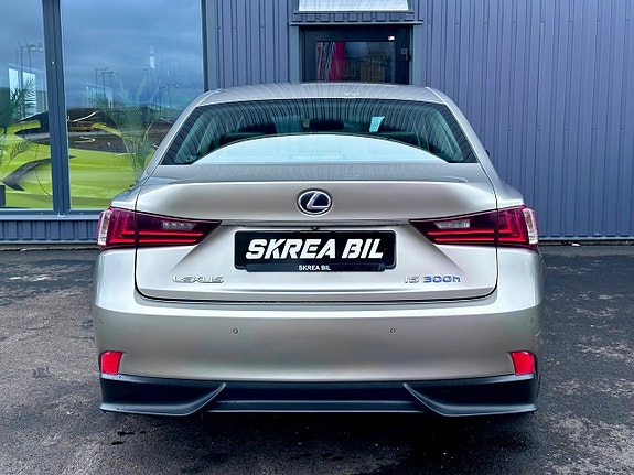 Lexus IS300h 10 of 22
