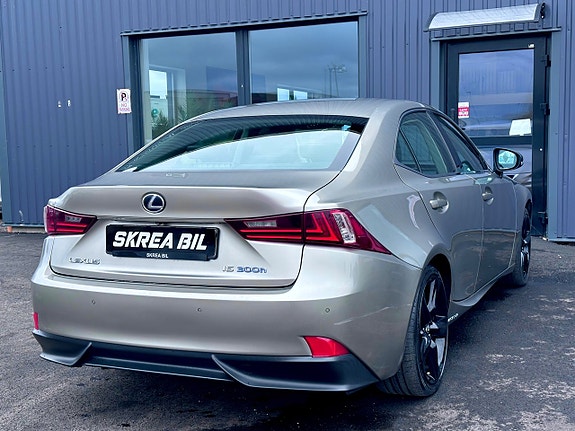 Lexus IS300h 11 of 22