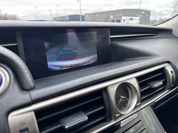 Lexus IS300h 21 of 22