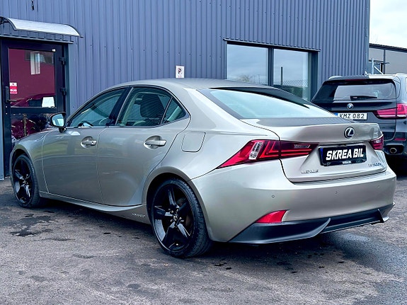 Lexus IS300h 8 of 22